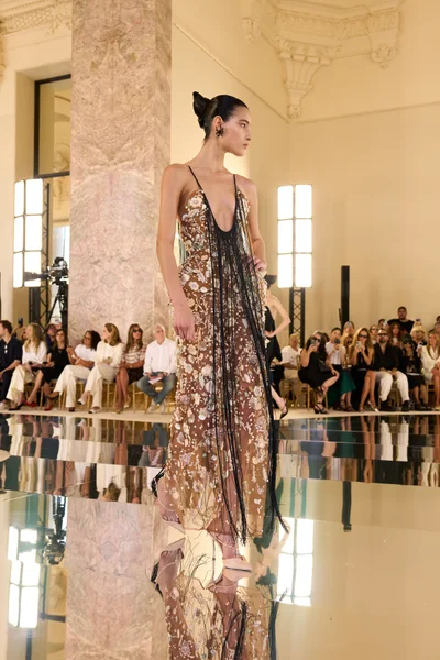 Look 15
